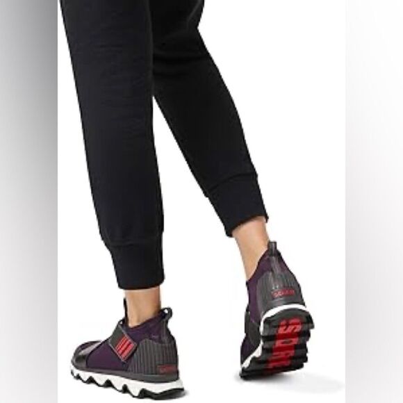 SOREL KINETIC SNEAKER IN DARK PLUM NEARLY NEW SIZE 8 - Picture 2 of 11